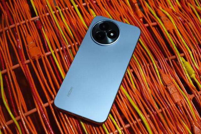 紅米 K80 至尊版上手：一臺想要和你踏實過日子的紅米手機