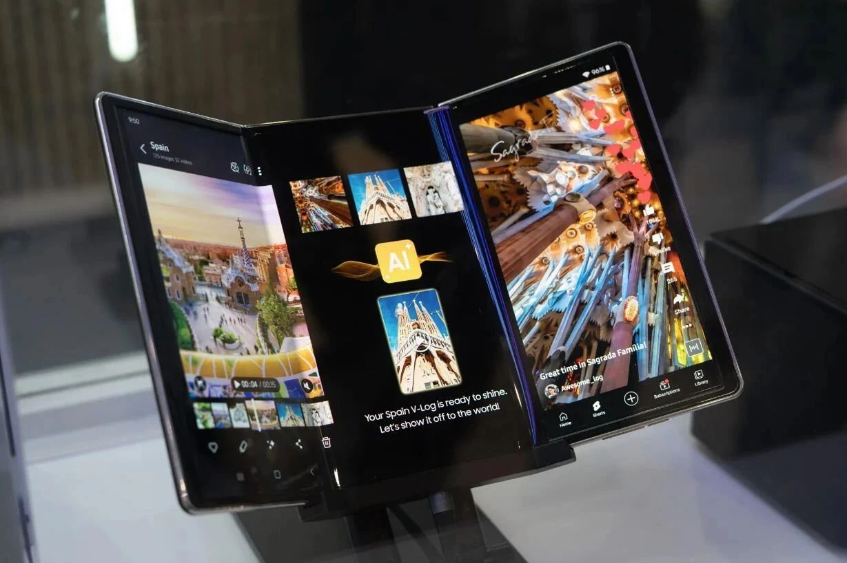 华为Mate XT卖疯后,三星三折叠TriFold姗姗来迟,值不值2万?