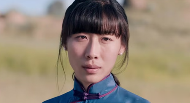 两年婚姻一年出轨,将前夫当小丑,“一尿”成名的她凭啥三封天后