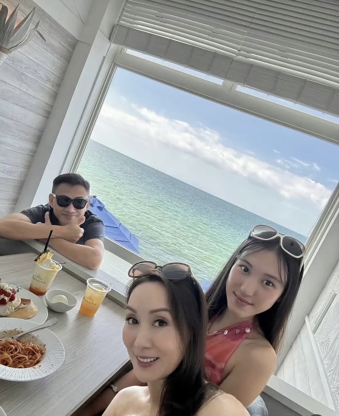 TVB离巢夫妇回旧东家颁奖！