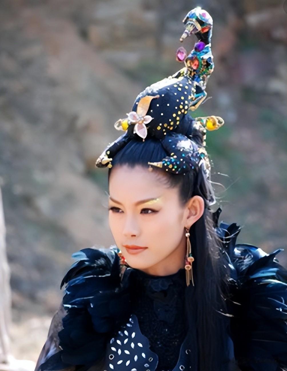 于娜治好了容貌焦虑?曾是惊为天人的“岩女郎”,缘何高开低走