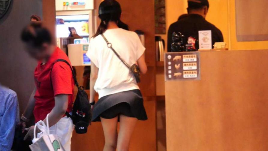 知名女星老公涉赌被抓后近况曝光：带儿女看病，浑身名牌富贵依旧