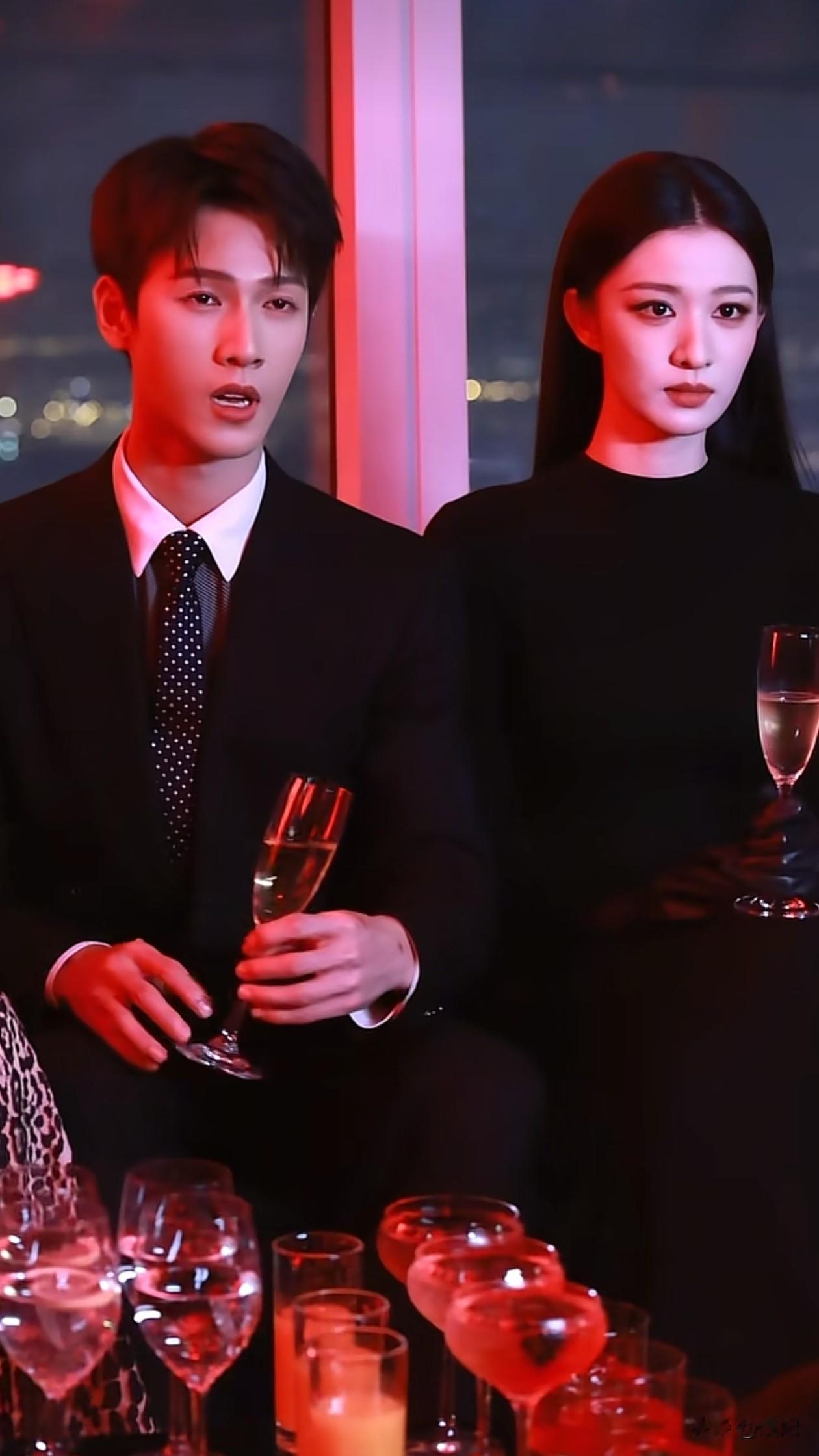 29岁李昀锐与26岁王楚然罕见同框！一个帅气，一个大美人，好养眼