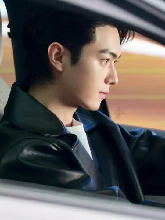 一波又起!许凯事件没完,又一乐坛泰斗遭曝丑闻,当事人已报警