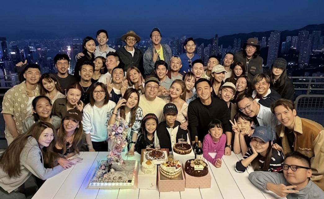 Twins合体出席开幕现场！44岁阿娇状态好美，阿Sa谈健身男友变胖