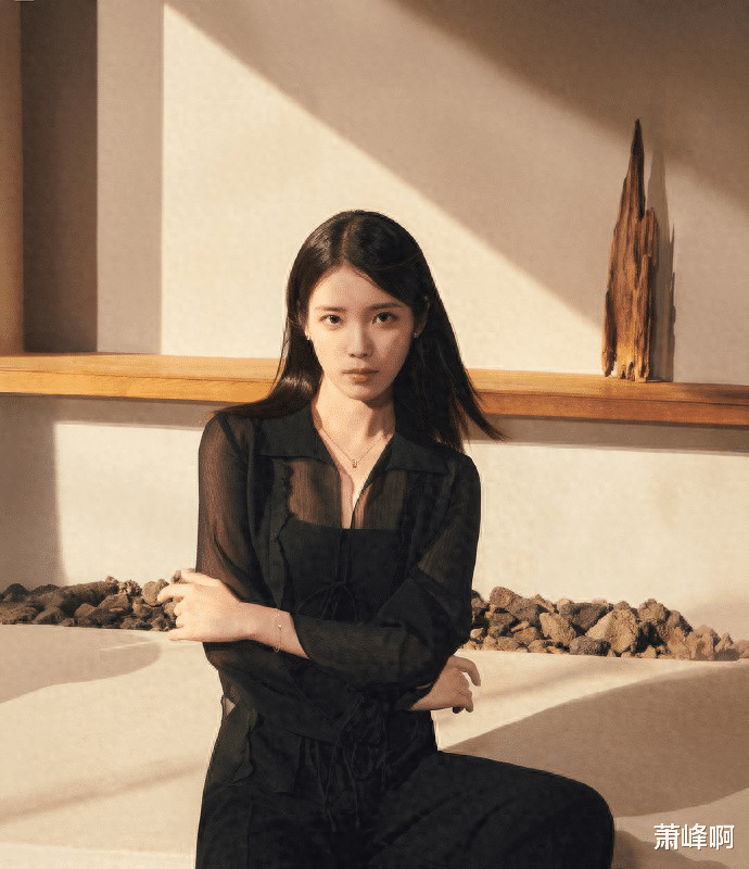 IU李智恩,全黑look美图!