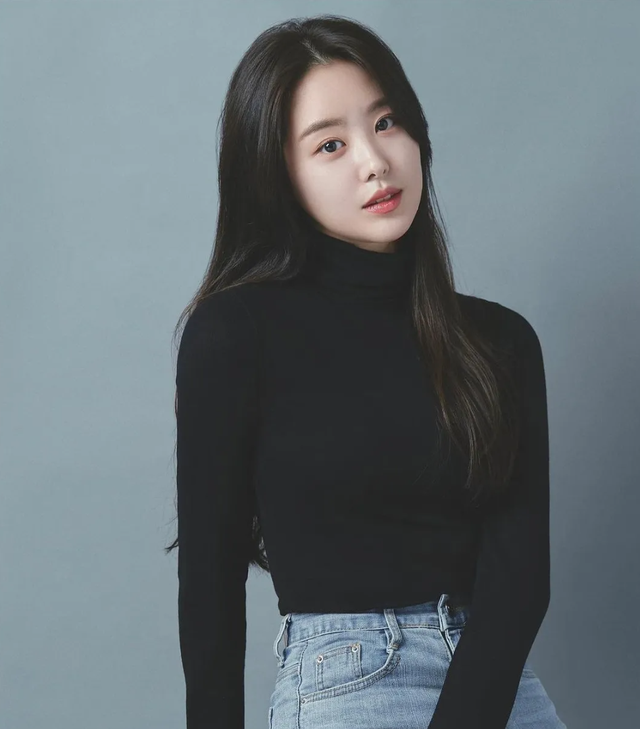 人气女星不顾外界反对,嫁给大三岁网红残疾人,男方拥有百万粉丝