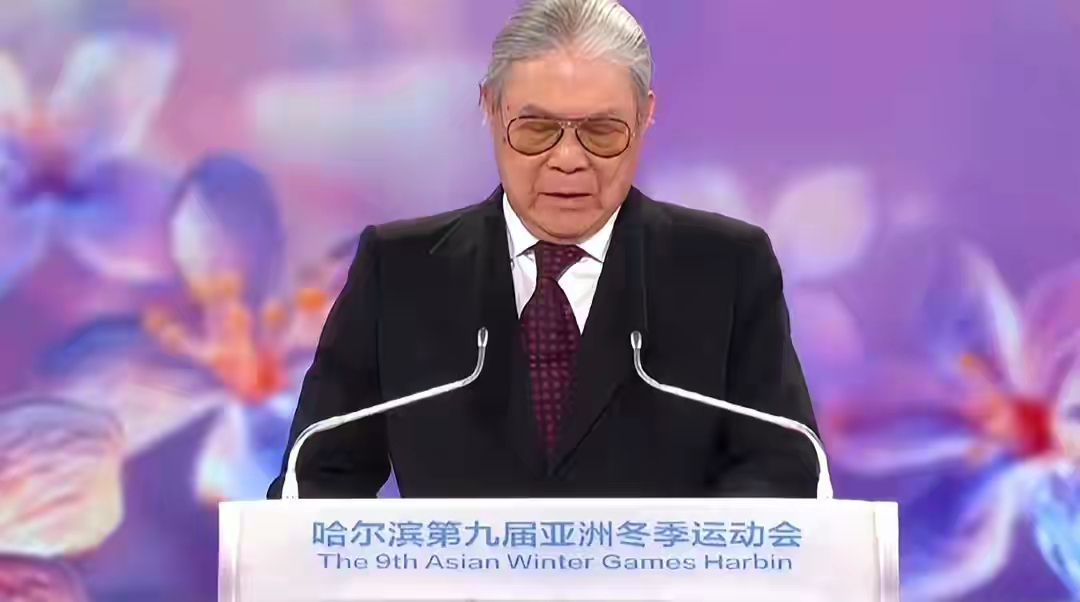 郭晶晶也没想到,79岁公公霍震霆再破天花板,让整个豪门圈沉默了