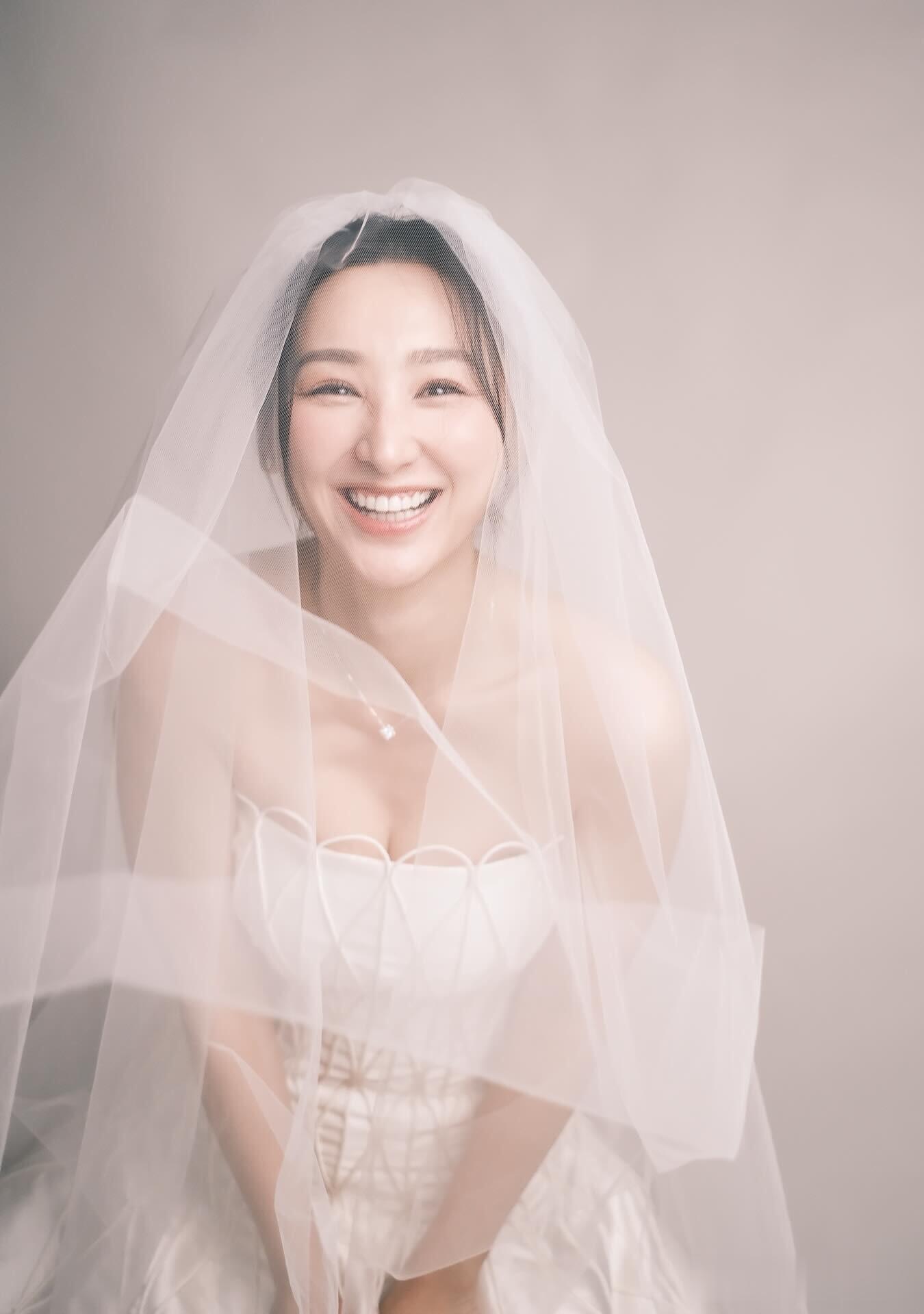 TVB高海宁晒单人婚纱照,笑靥如花好美啊!