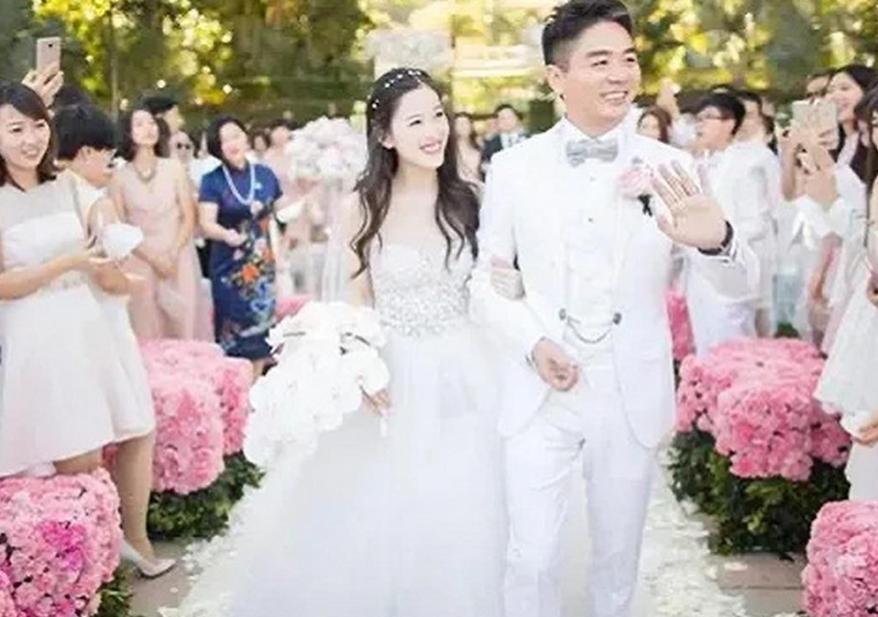 钱再多有什么用？52岁刘强东上千亿身家，儿子却是他一生的遗憾