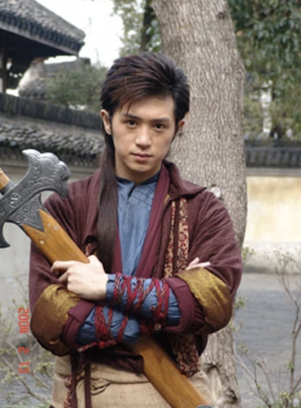 本来还挺红，偏要赶时髦改个艺名，几十年戏白演了，糊得像新人