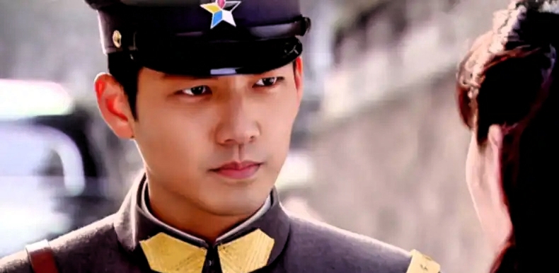 52岁钟汉良近照曝光，摆摊卖菜白发藏不住，状态引唏嘘