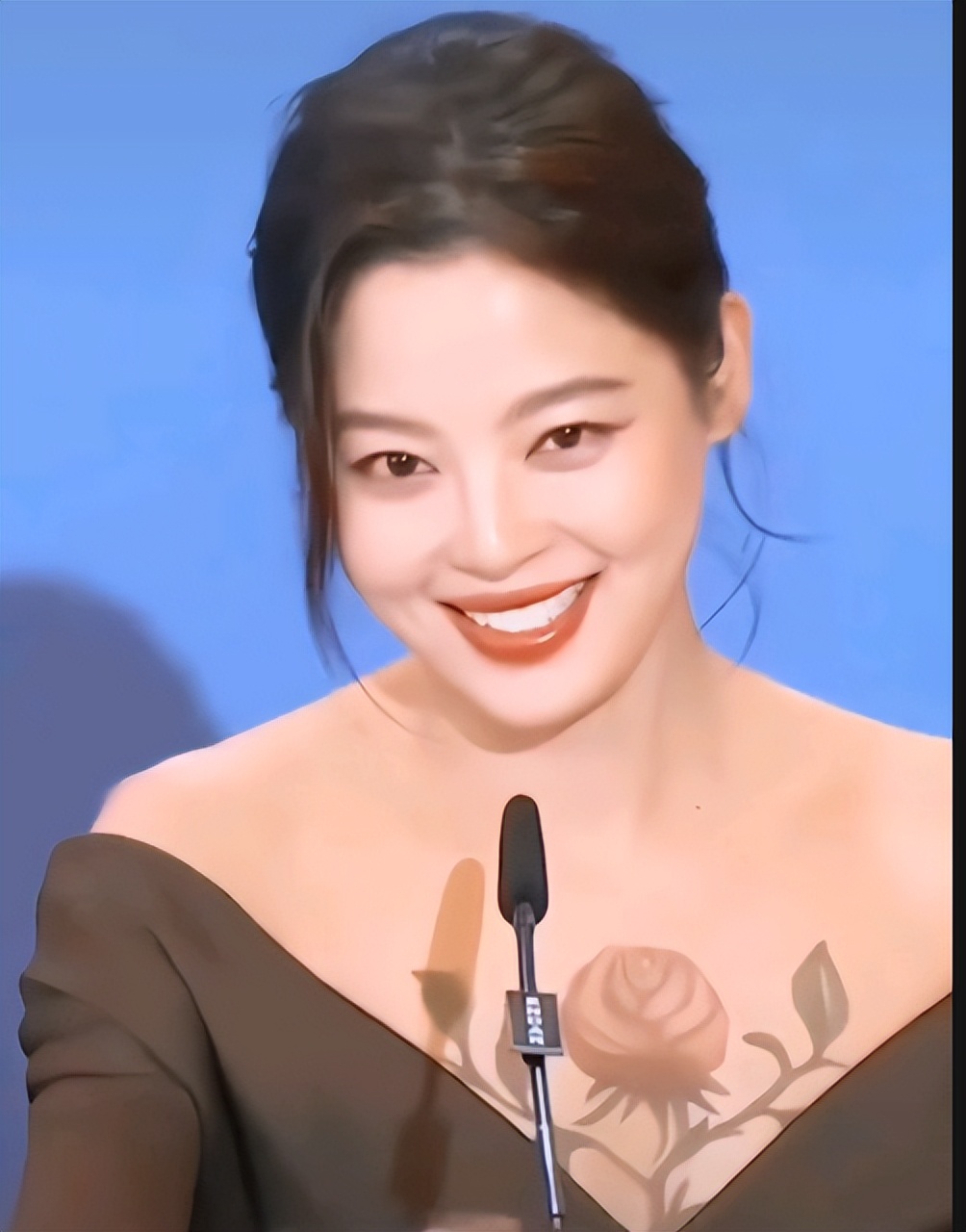 远离造神陷阱！人民日报“点名”，揭开39岁辛芷蕾“真实现状”