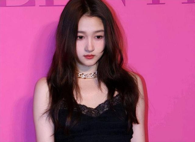 关晓彤正式回应分手,1句话让网友明白!挺过了7年,不是恋爱脑!