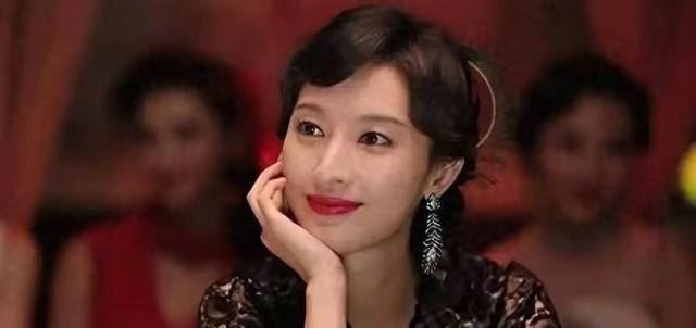 她比杨幂丰满，腿比唐嫣长，皮肤比刘亦菲白，可惜出道多年还没红