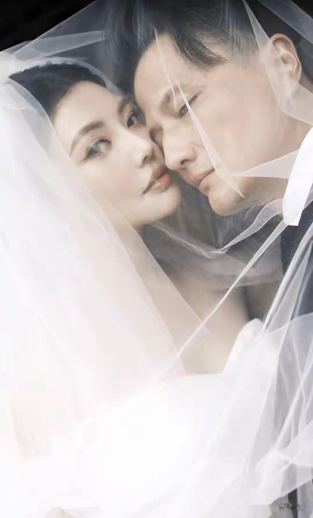 35岁徐冬冬晒冰雪婚纱照，50岁尹子维看直眼，分手4年追妻终圆梦