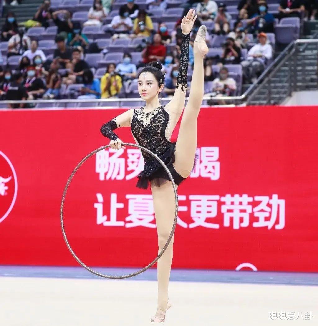 30岁陈小纭一夜爆红真相:被国家队嫌弃的胸,竟是导演们疯抢的入场券!