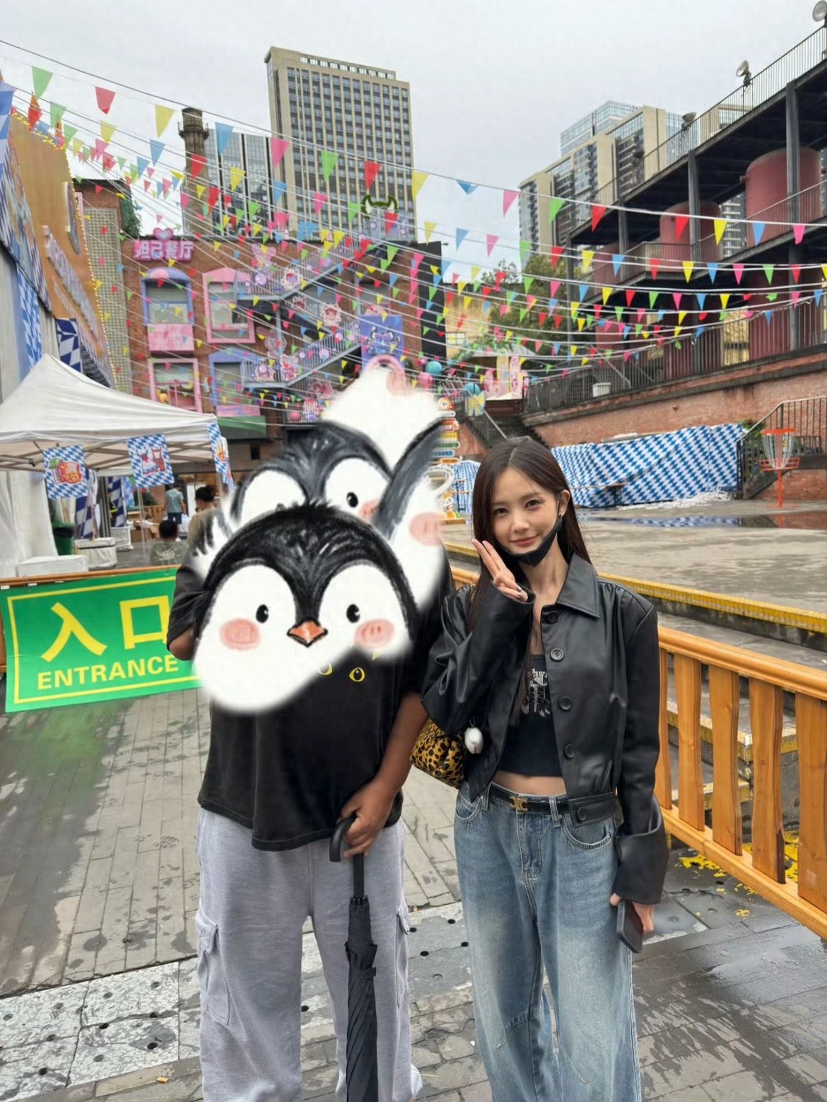 李一桐成都被偶遇,本人又高又瘦,路人视角好漂亮女明星就是出众