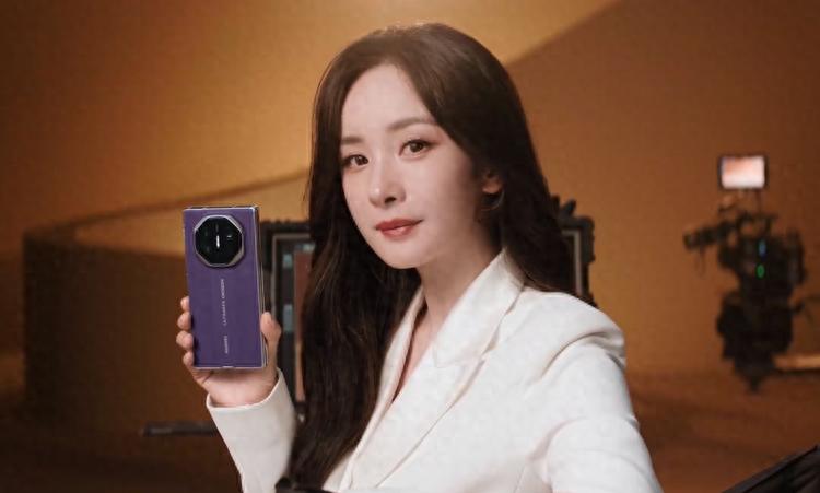 三折疊怎么折都有面，魔性口號升級！楊冪代言華為新款三折疊手機