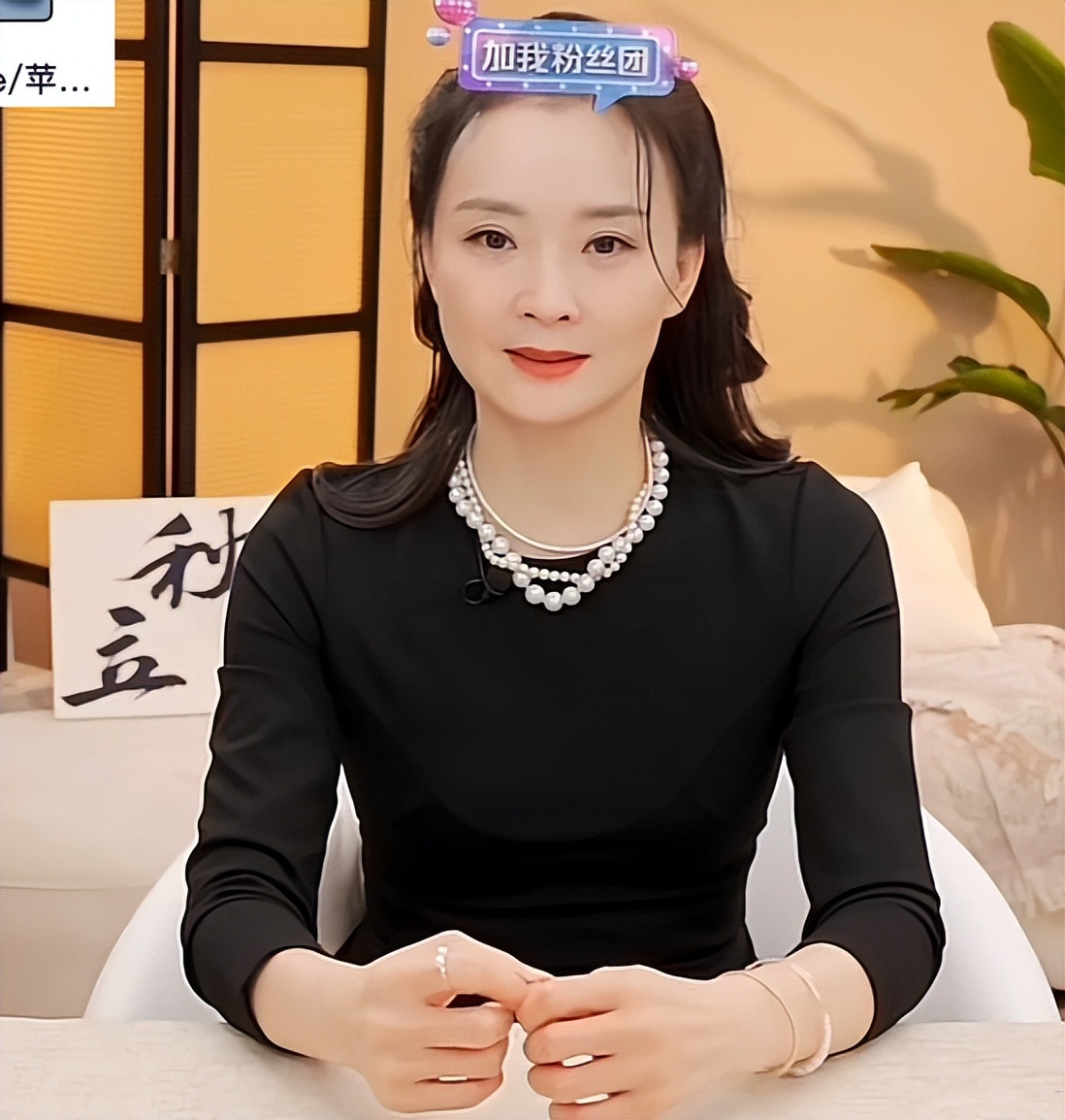 王艳晒19岁儿子近照!球球身高180CM有8块腹肌,长得像妈颜值逆袭