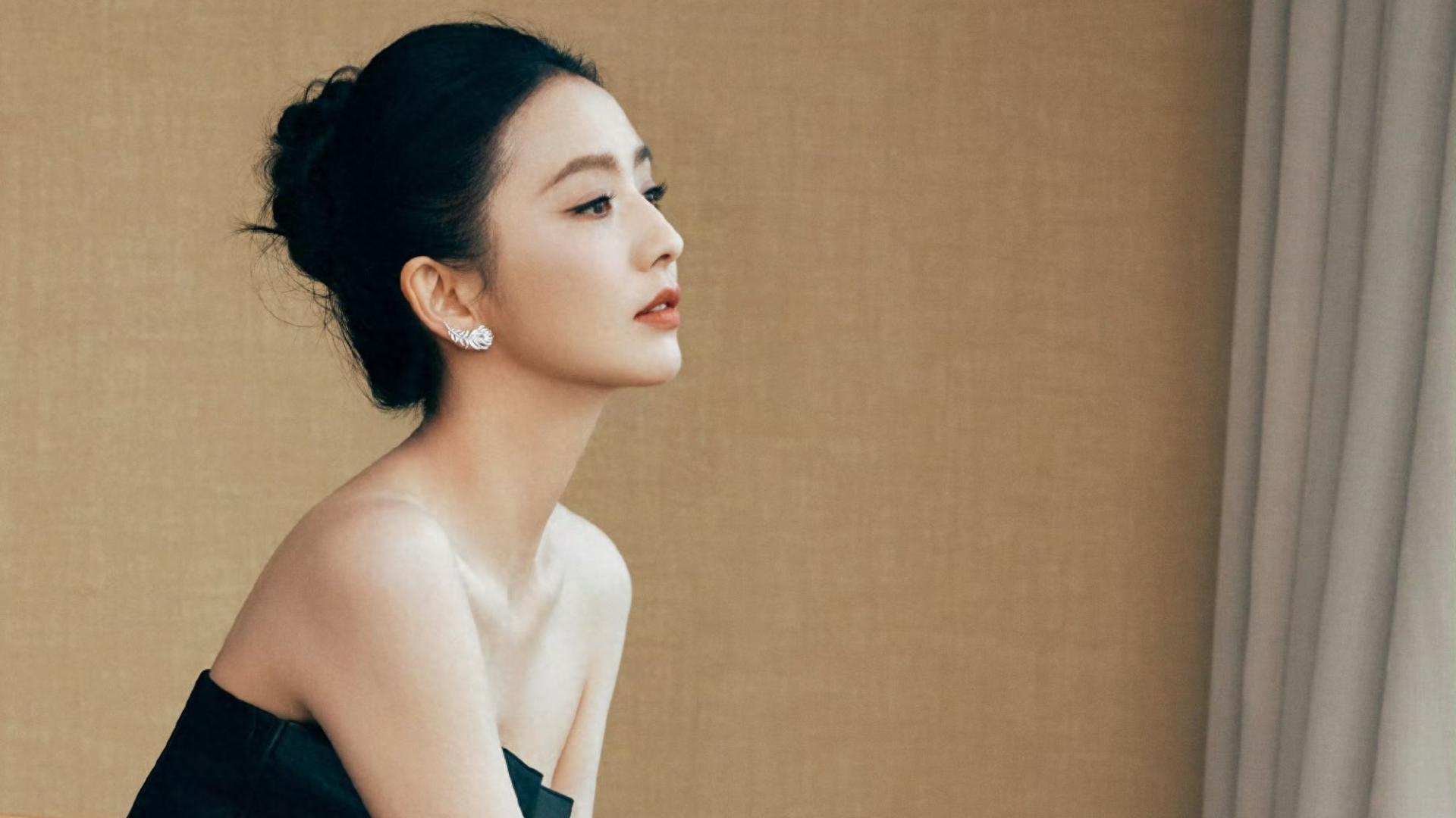 颜值身材双在线，佟丽娅穿搭高级感拉满，她的魅力从不止一面