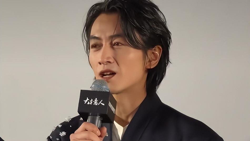 离婚不到一年，陈晓暴瘦脱相，陈妍希忙事业，两人差距一目了然