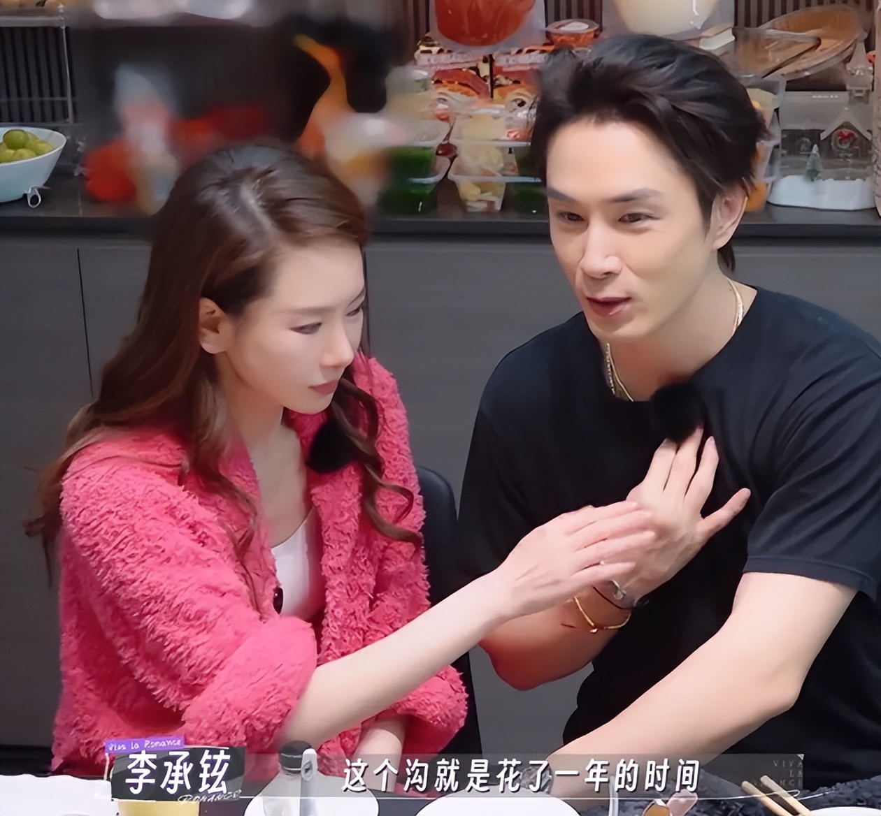 明星夫妻能消停点不？为圈钱上800个综艺，那点破事全国人民都看腻了