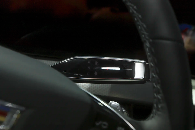 凯迪拉克全新XT5亮相成都车展,标配9K屏+22项主动安全,你喜欢吗