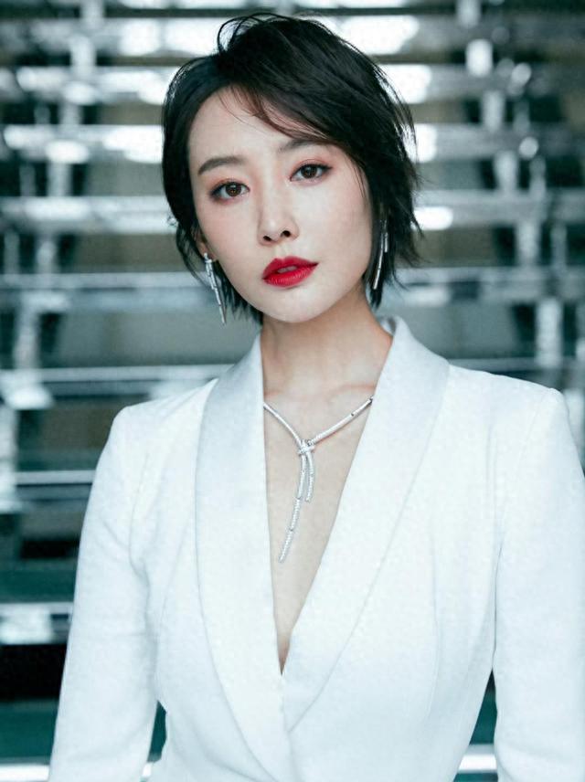 原来他俩是夫妻，官宣结婚不到两个月，她就演《大生意人》再翻红