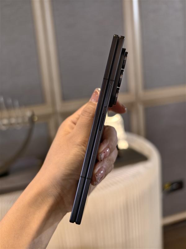 13999元起！三星Galaxy Z Fold7正式發布：8.9mm、215g全球最輕