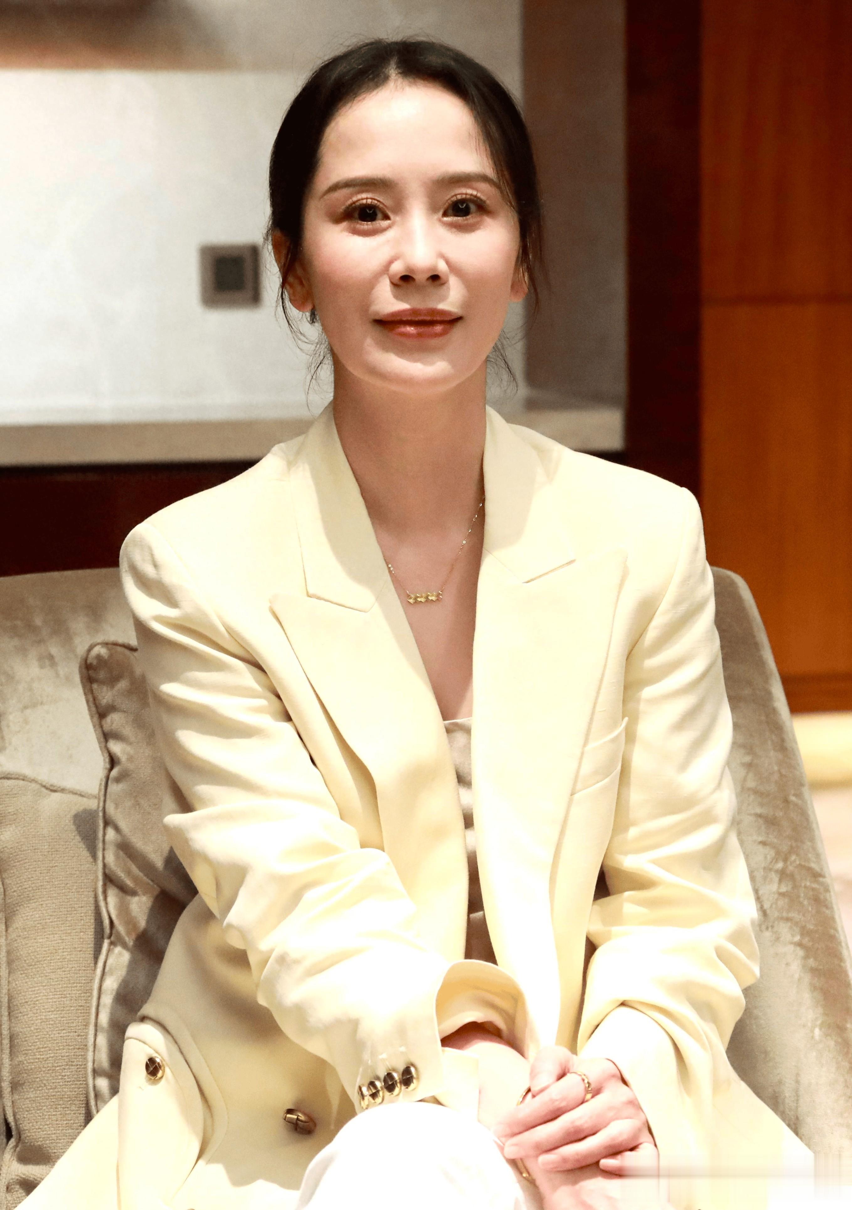 48岁海清：低调嫁圈外丈夫，恩爱24年无绯闻，儿子才是最大的牵挂