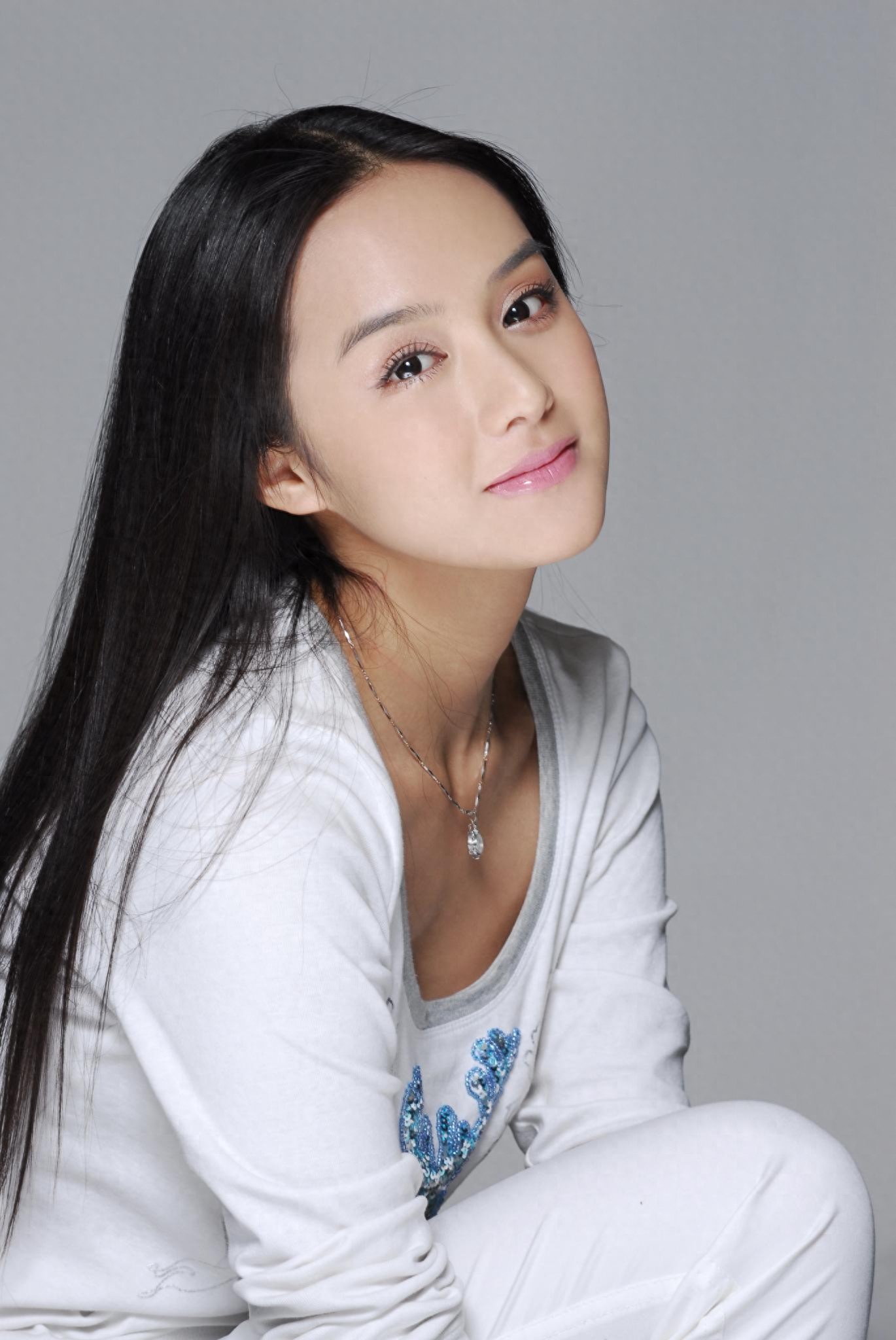 饶敏莉现状:和富大龙离婚,结婚12年不生子,如今在国防大学任教