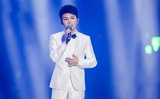 这次被新华社点名的周深,再次让世界刮目相看,歌坛地位藏不住了