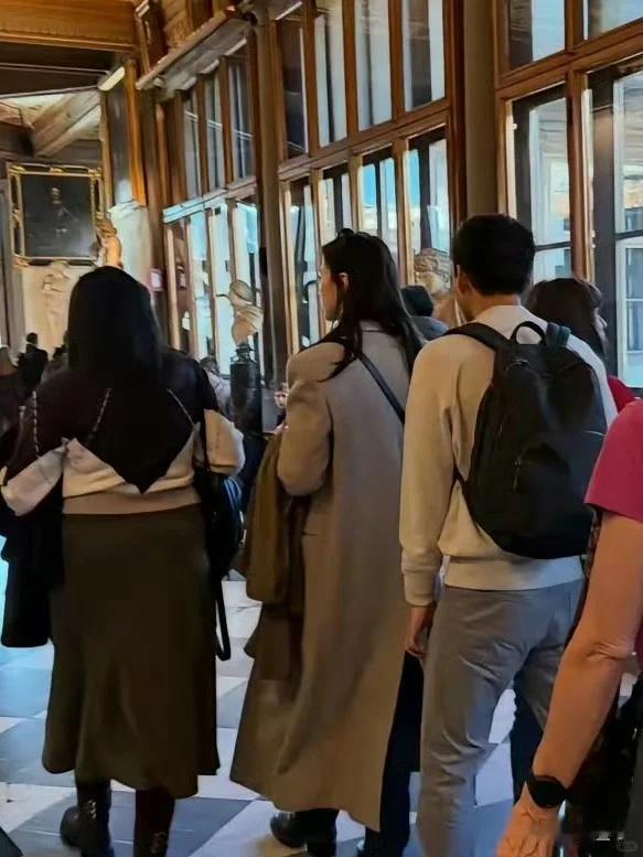 娜然跟霍启山回香港！男友忙工作她逛街消费，娜然脸肿开始幸福肥
