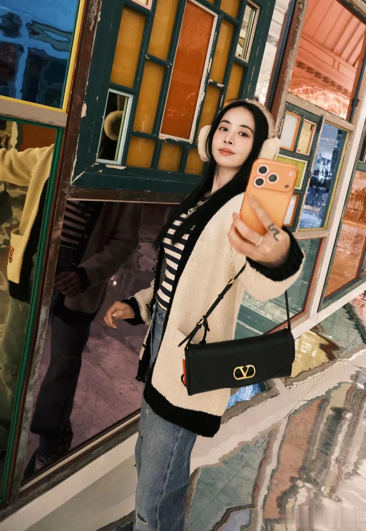 巴黎街头撞见蔡依林，真人居然这么娇小，感觉一米六都不到