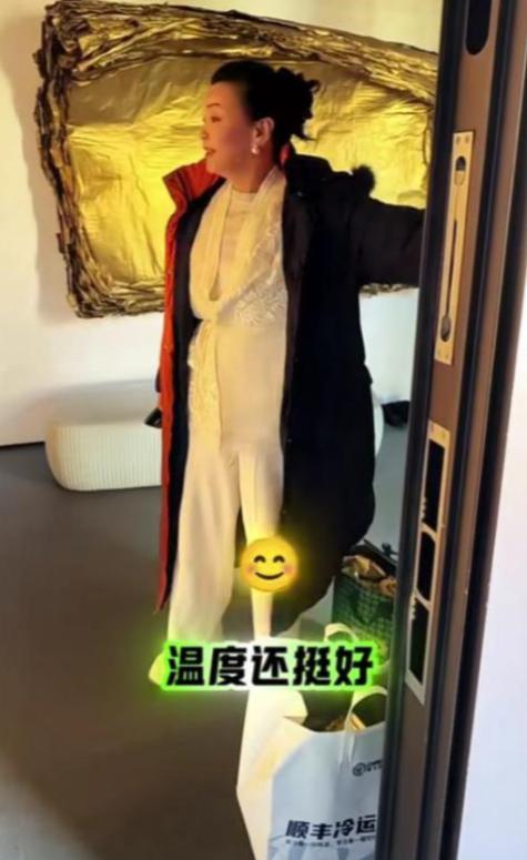 汪小菲专心陪马筱梅待产！玥儿箖箖在奶奶家吃饭香，很爱北京的雪