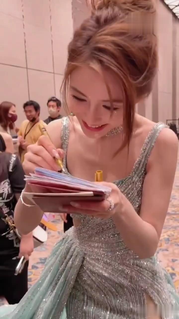 杨颖线下和粉丝互动