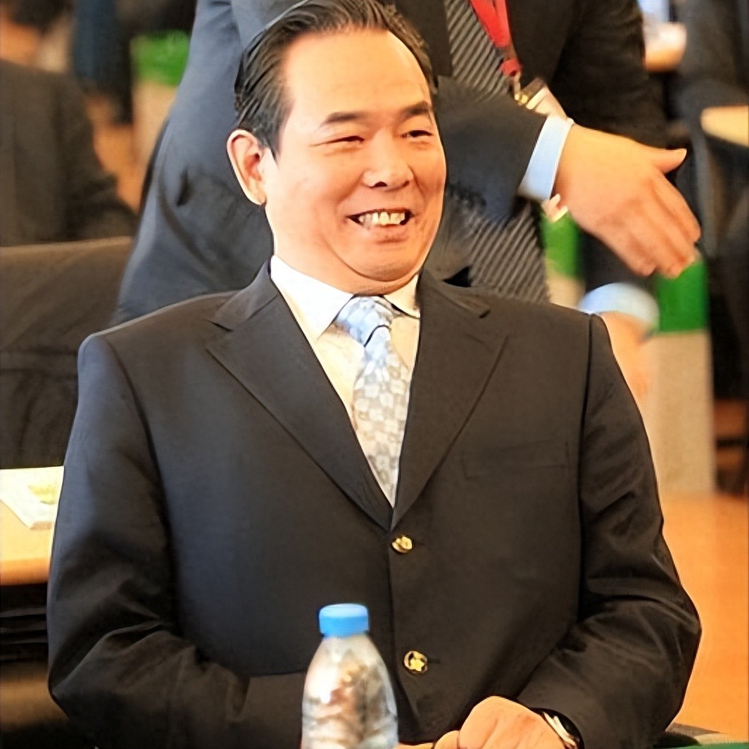 64岁蔡振华老婆，是我们熟悉的艺术家，如今演员儿子成两人的骄傲