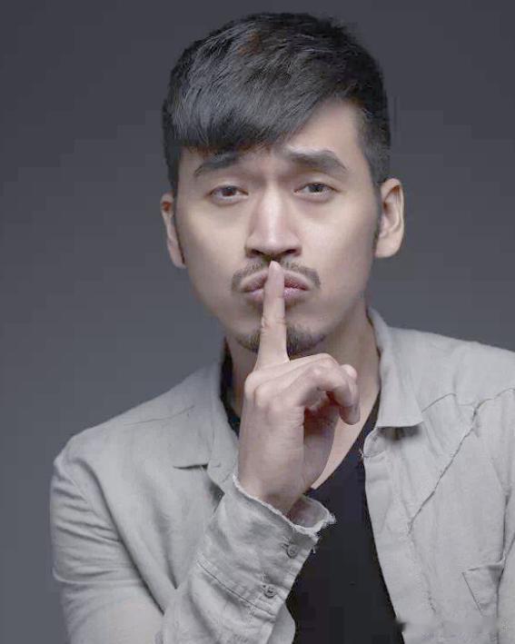 爹是导演 娘是演员,生了俩儿子,如今47岁演《大生意人》终于火了