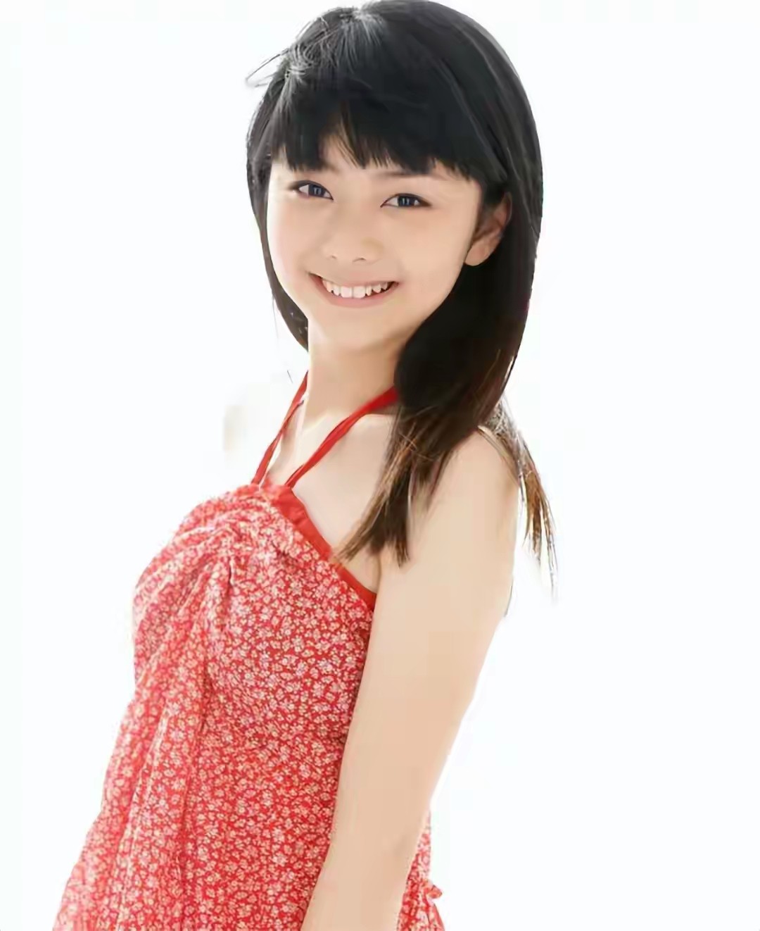 母亲离世多年后，35岁的国民闺女谭松韵，早已走上的另一条道路