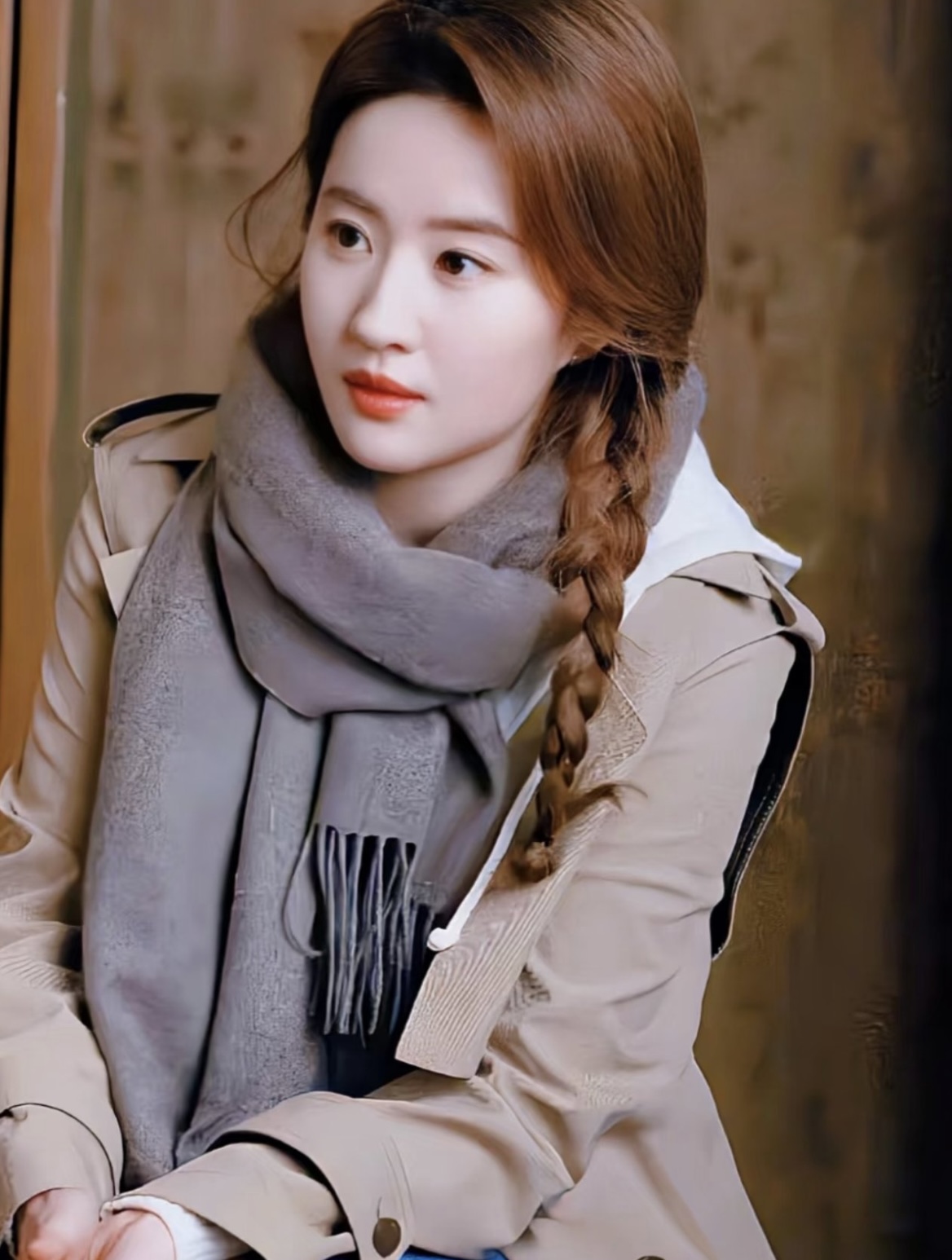 刘亦菲这身无敌了,白瘦美,眼神很有侵略性!