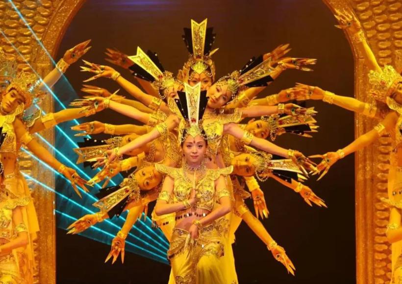 当年千手观音的聋哑人领舞，被富商苦追8年，如今她成了这副模样