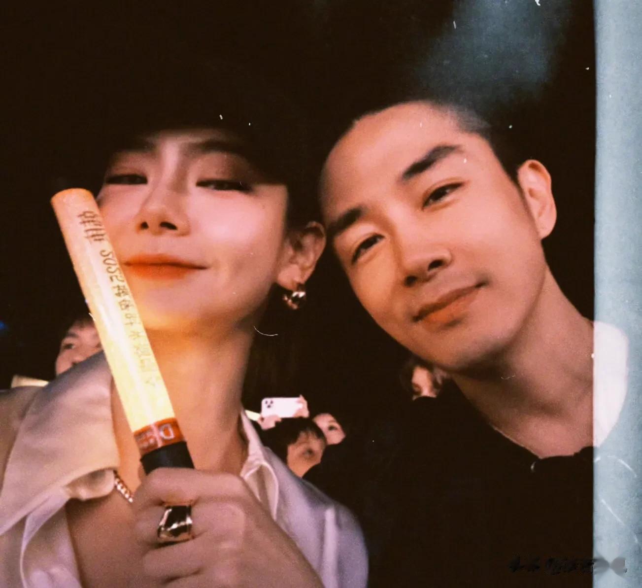 戚薇李承铉一家四口国贸理发被偶遇,李承铉寸头,单手抱娃帅爆了