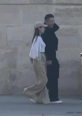 巴黎偶遇汪小菲夫妻!马筱梅孕肚快藏不住,相处细节暴露感情现状