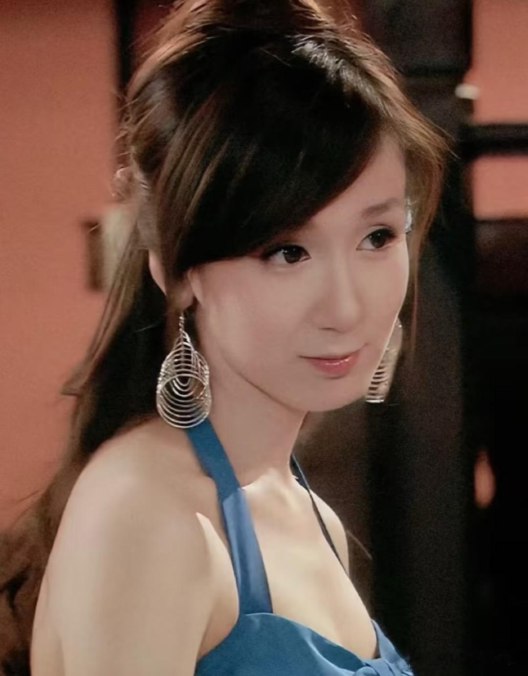 20位女明星出道前VS出道后，有人从小美到大，有人判若两人！