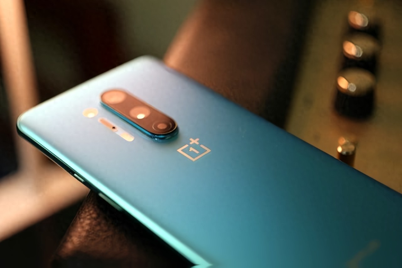 “成本刺客”滅霸級續航！講個實話，確實救不了重度手機黨