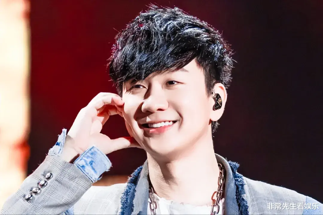 让他谈吧！女方小20岁咋了？是网红又咋了？不耽误出歌就行