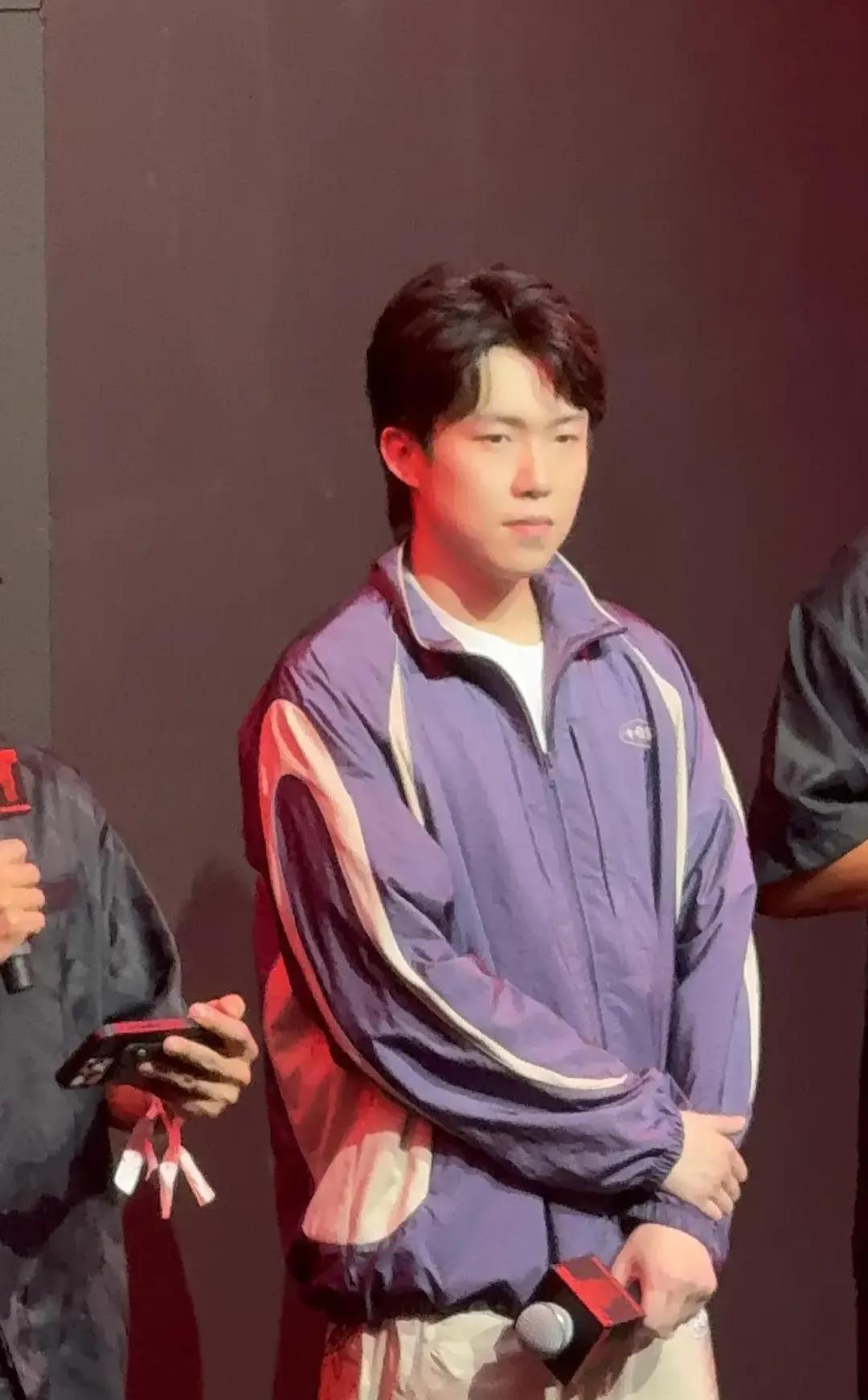 王楚钦现身李宁上海活动，休闲潮流风，帅气溢出屏幕