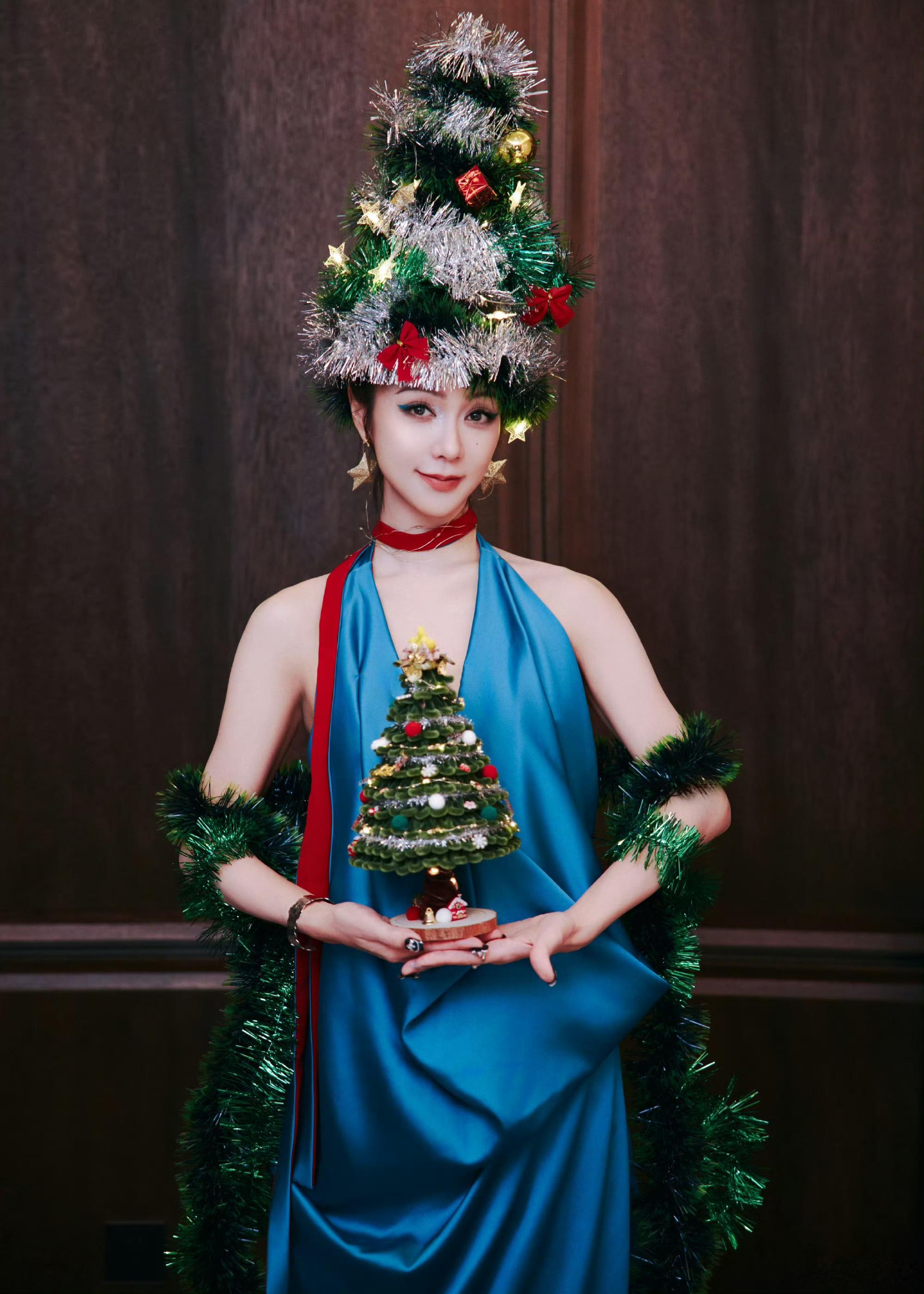 薛凯琪晒圣诞美照