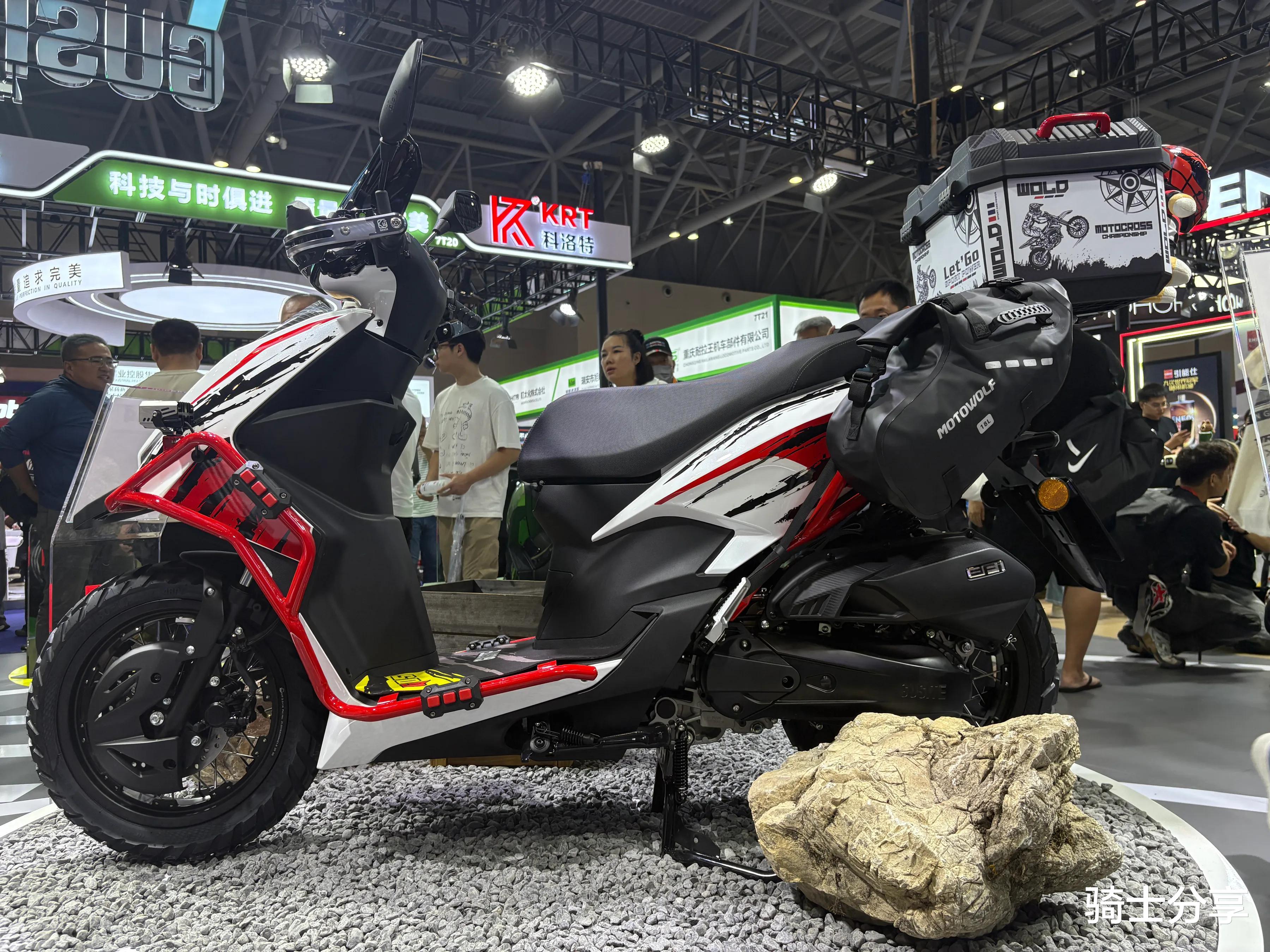 新款踏板抢先看,两款平踏一款ADV,总有你喜欢的!